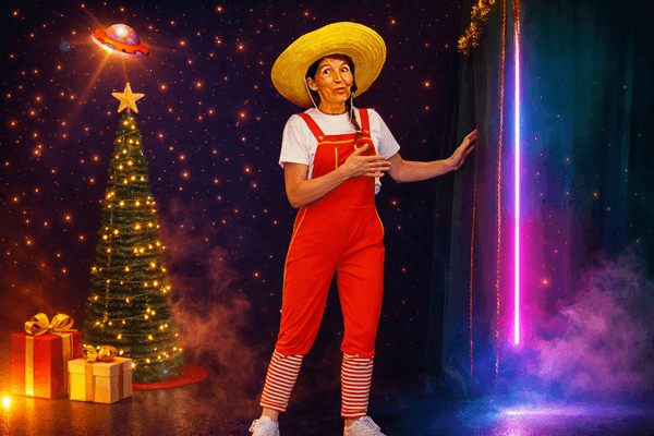 Un enfant participe au spectacle