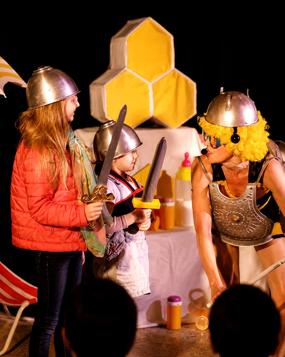 Mielline l’abeille – interaction avec les enfants pendant le spectacle