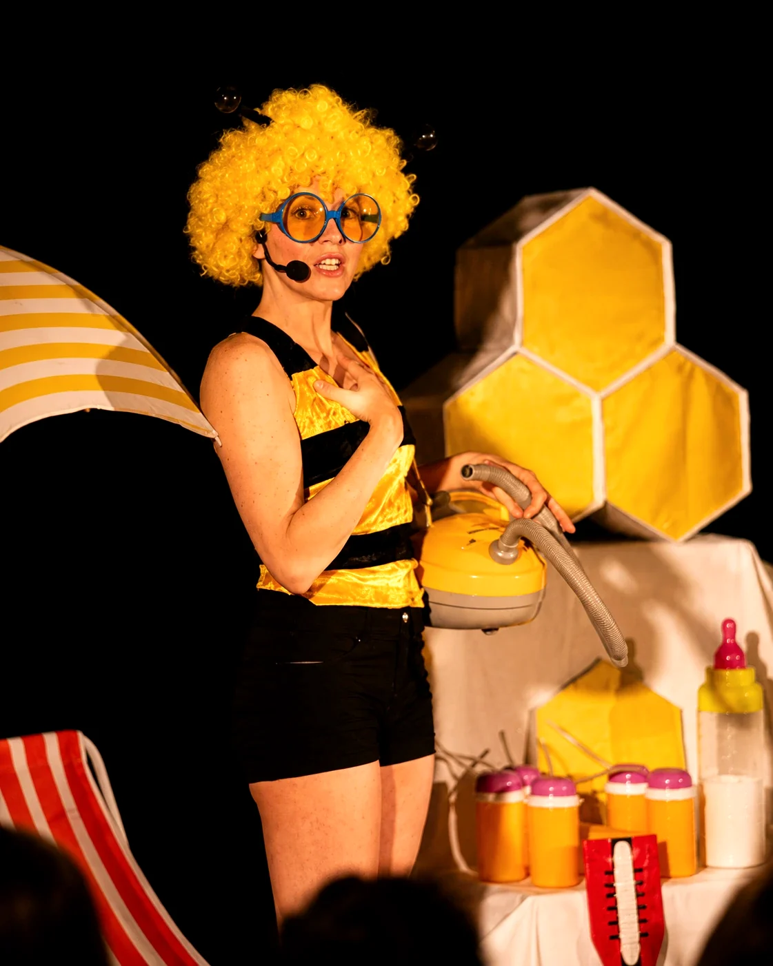 Mielline l’abeille – décor de ruche et univers du spectacle
